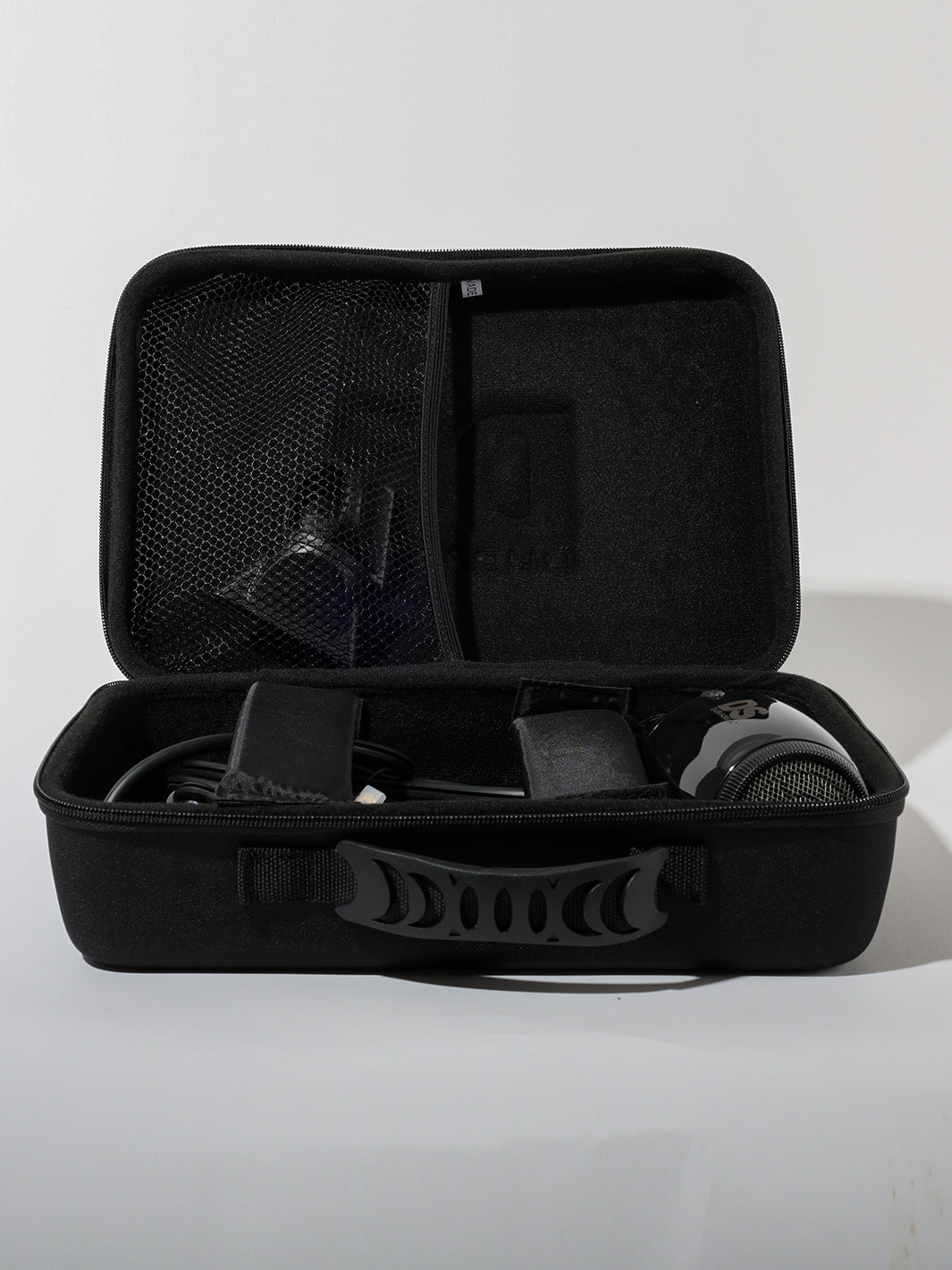 DS ARTISTIC PRO IONIC 7000 DRYER WITH TRAVEL CASE