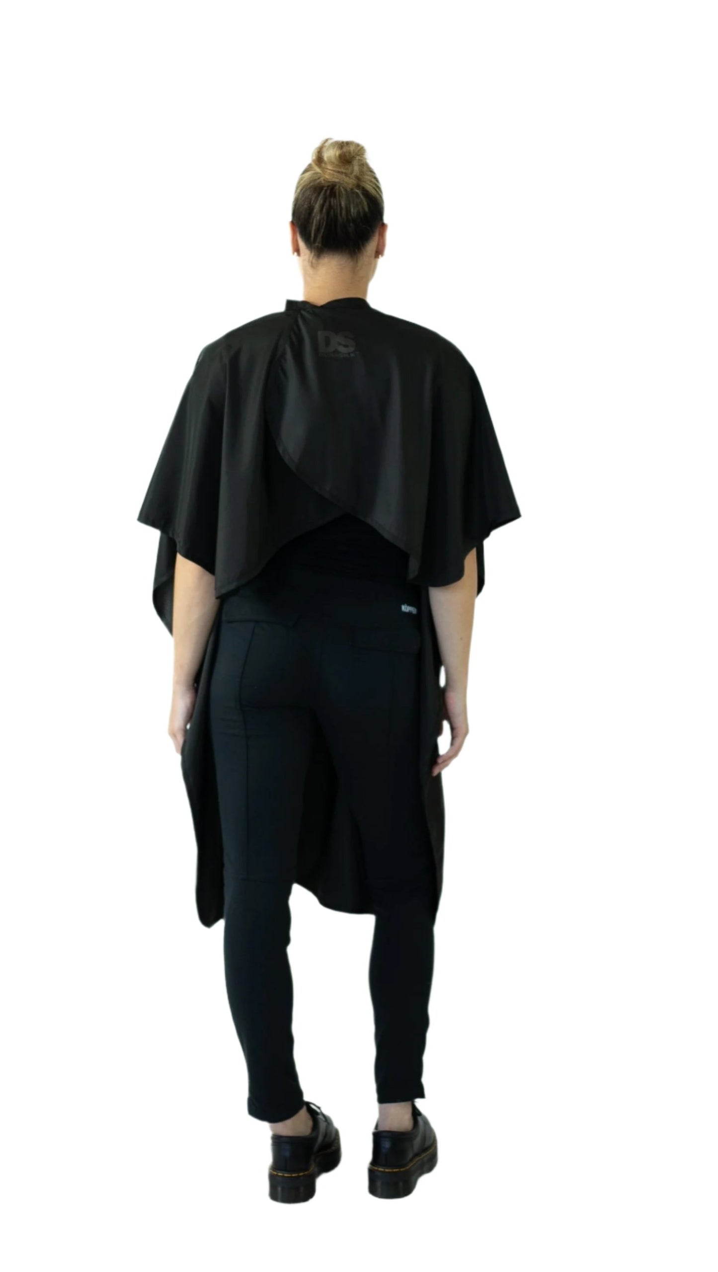 BRANDING STUDIO KIT 3: 4 WATERPROOF CAPES / 4 WATERPROOF APRONS / 4 SHIRTS WITH LOGO