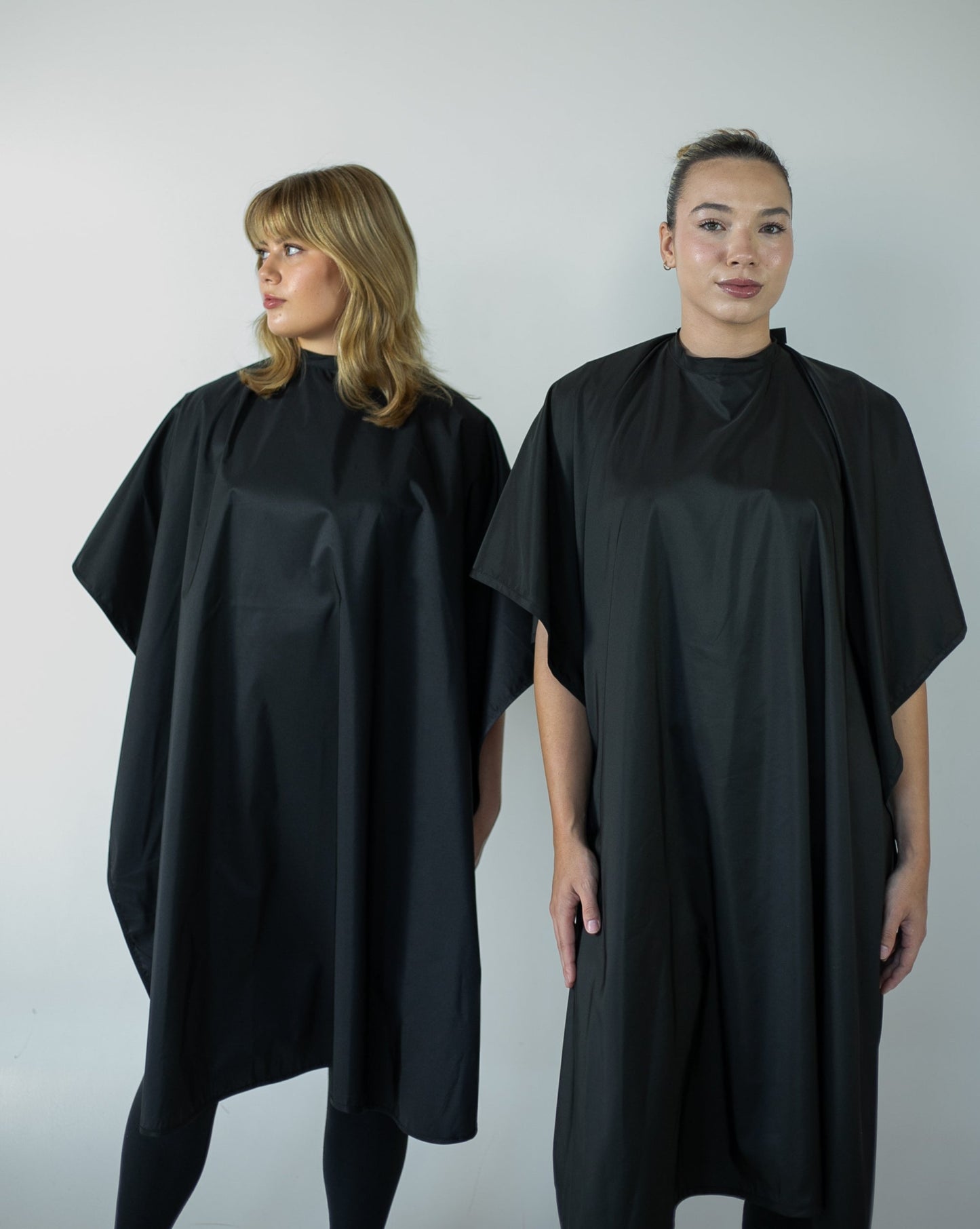 BRANDING STUDIO KIT 2: 6 WATERPROOF CAPES / 6 WATERPROOF APRONS WITH LOGO