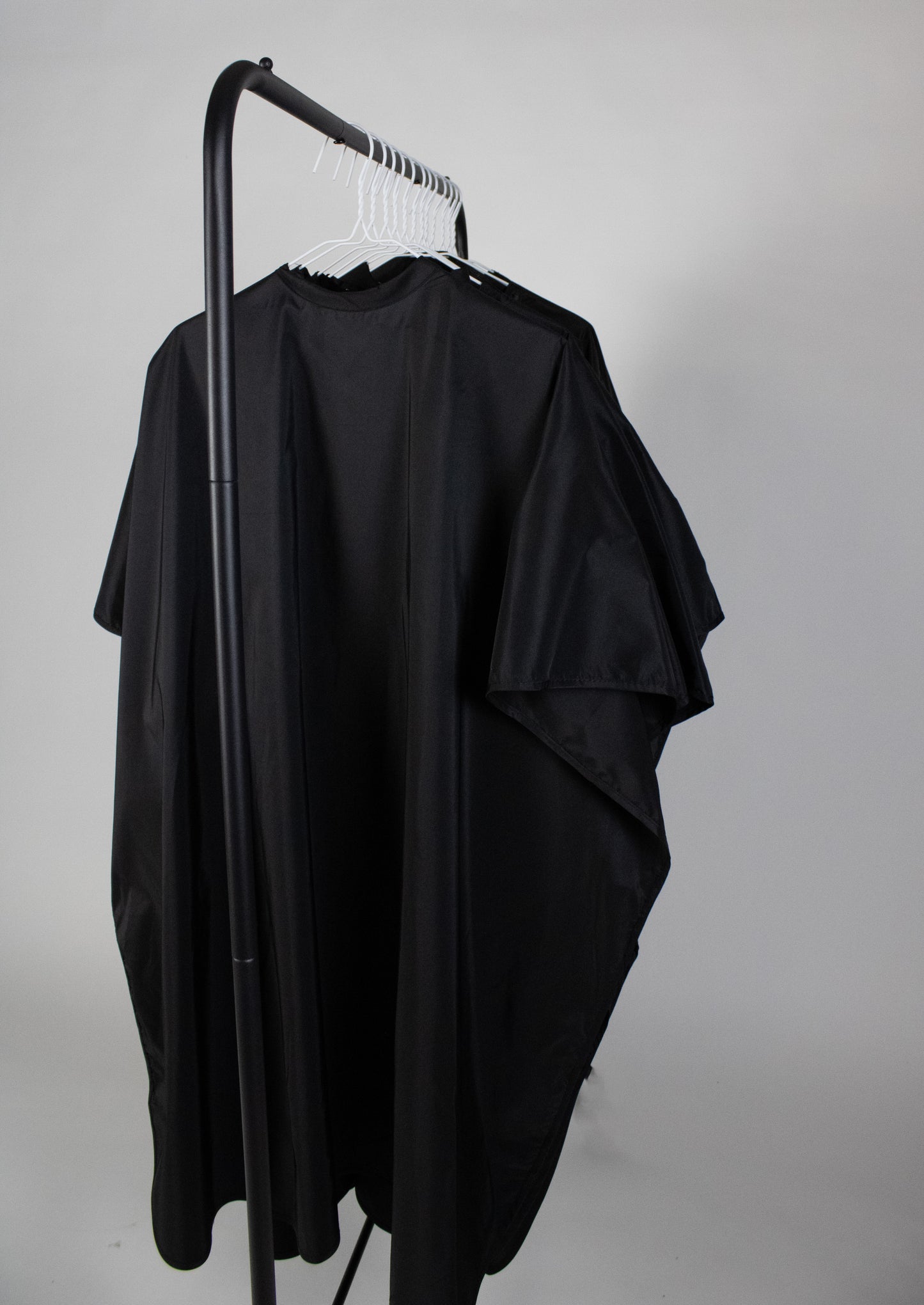 BRANDING STUDIO KIT 1: 6 WATERPROOF CAPES / 6 CLASSIC CAPES WITH LOGO