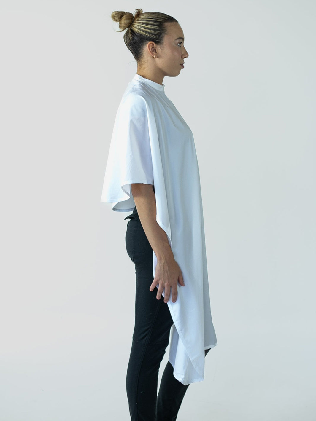 A DURASILK™ WHITE CLASSIC CAPE CUSTOM BRANDING