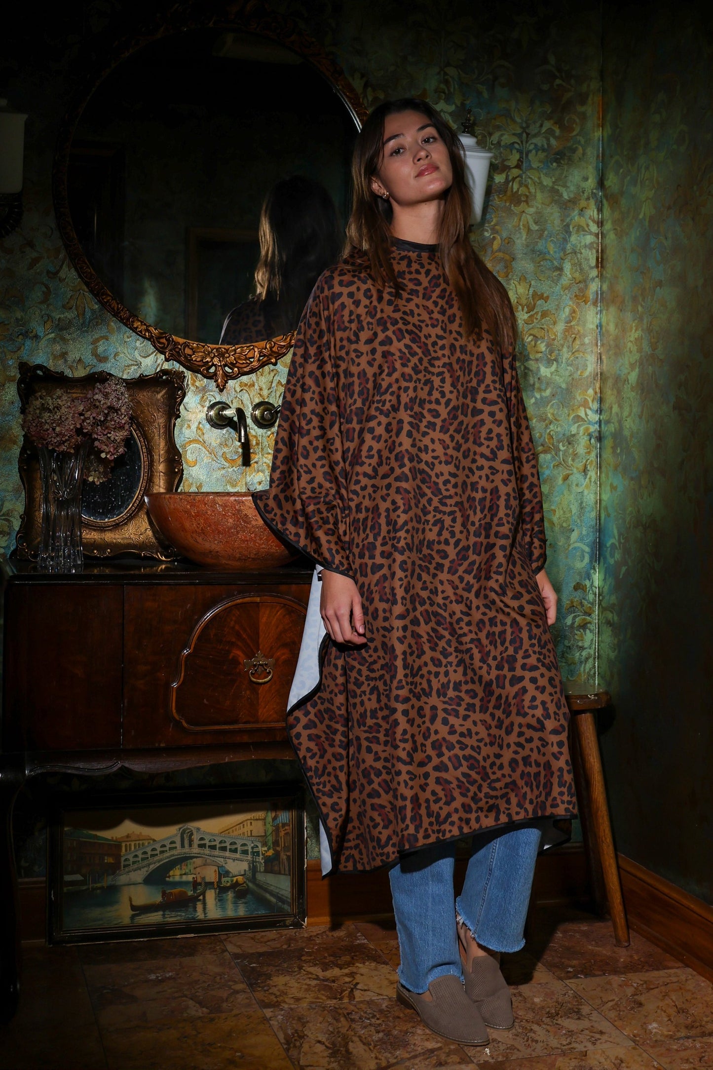 LEOPARD ADDICT CAPE