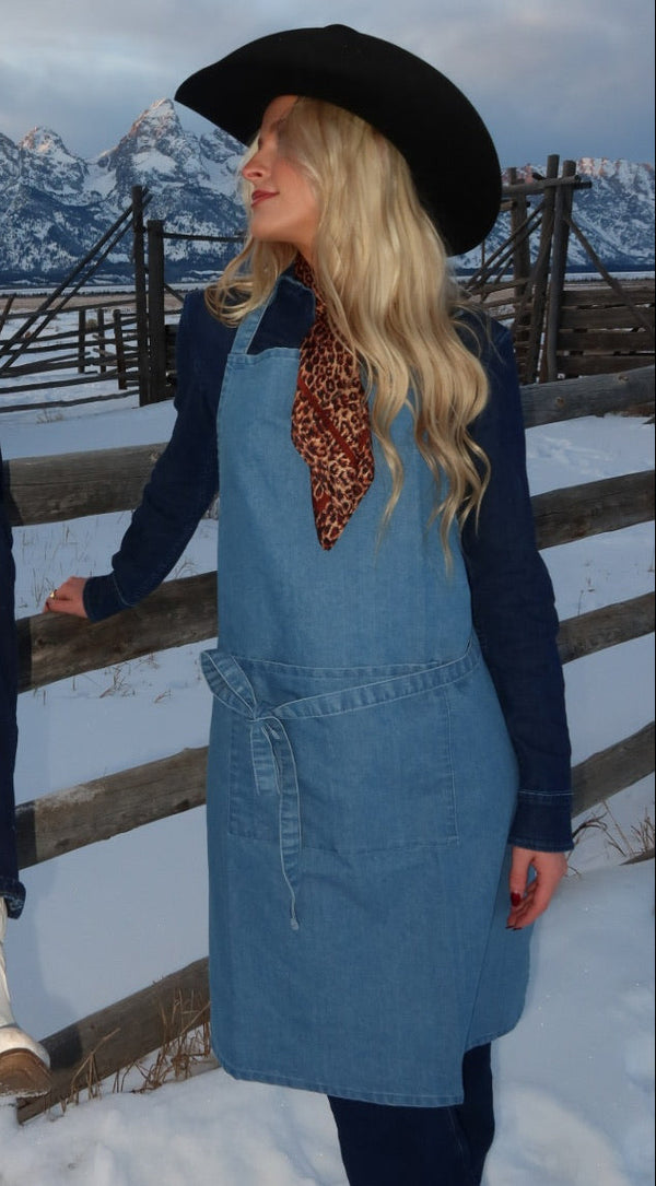 Aprons - Waterproof, bleach-resistant.